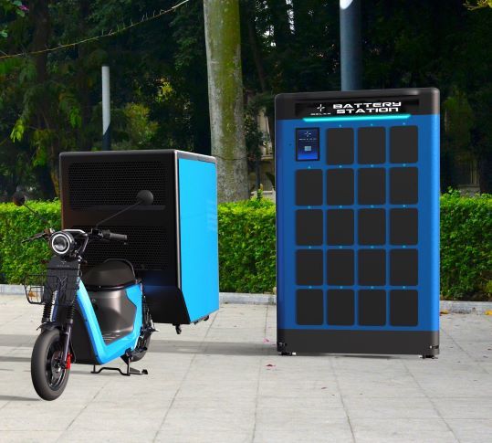 Picture 1_ Selex electric motorbike for delivery and automatic battery swapping station_Res small.jpg